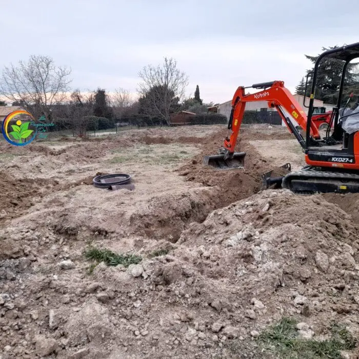 Travaux de terrassement avec une pelle mécanique à Aix-en-Provence
