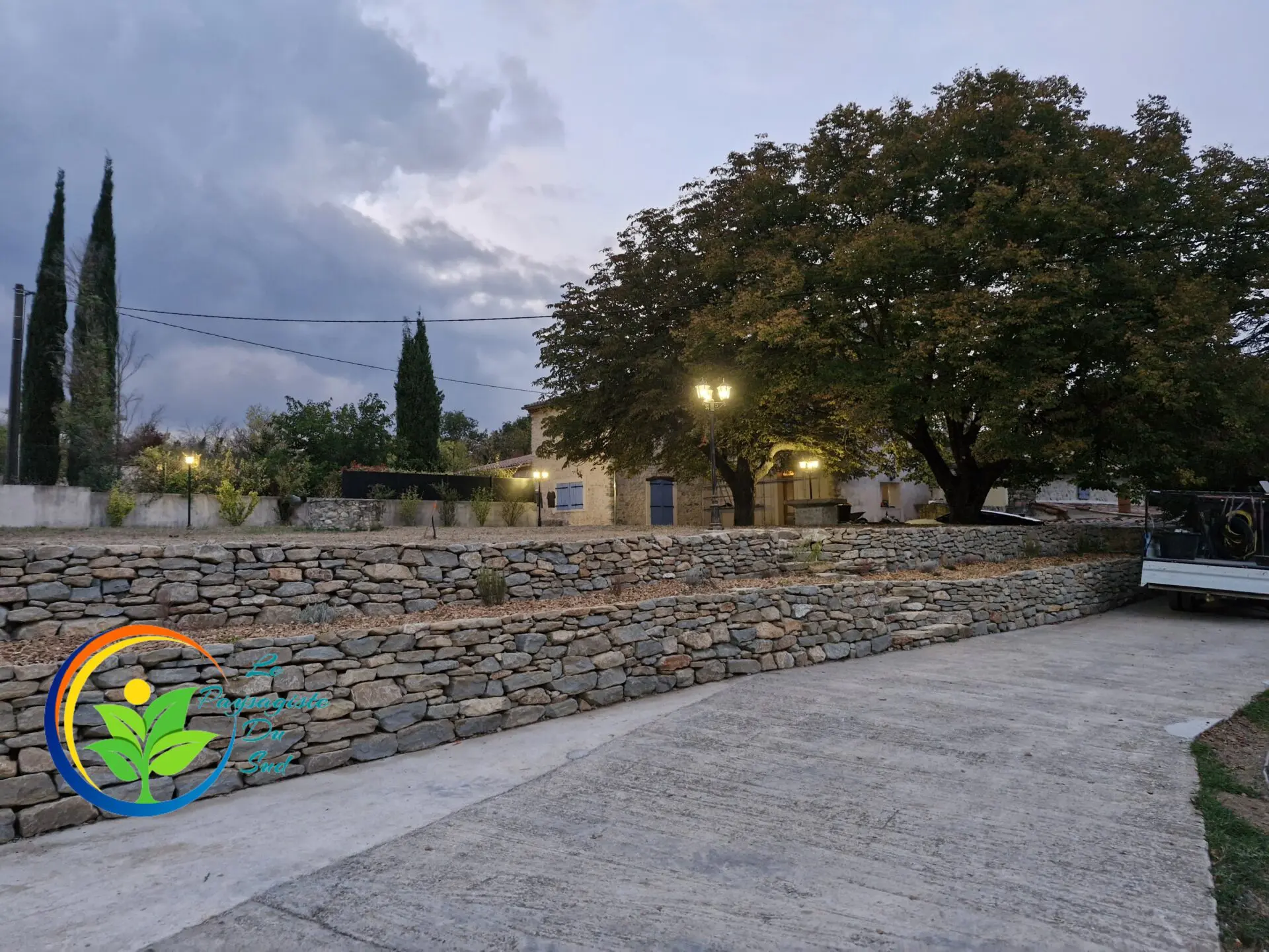 Paysagiste à Aix-en-Provence, création et entretien de jardin 12 Le Paysagiste du sud Mur pierres sèches
